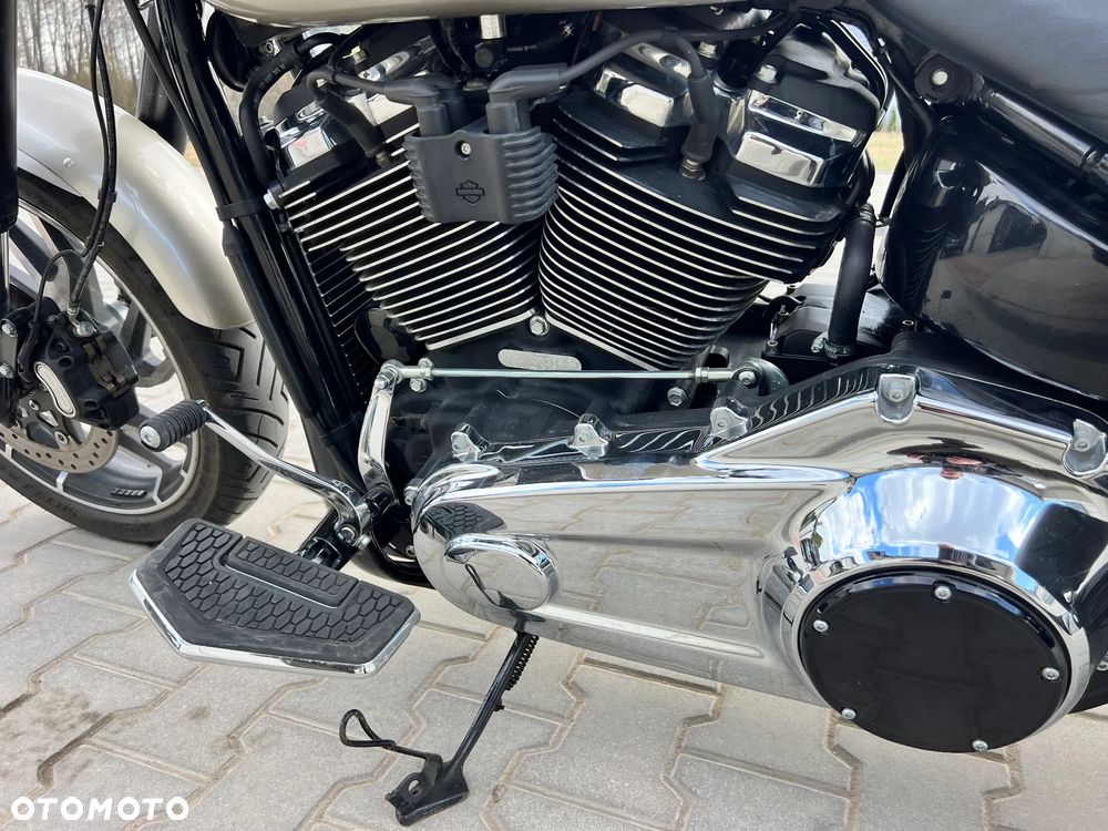 Harley-Davidson Softail Sport Glide - 11