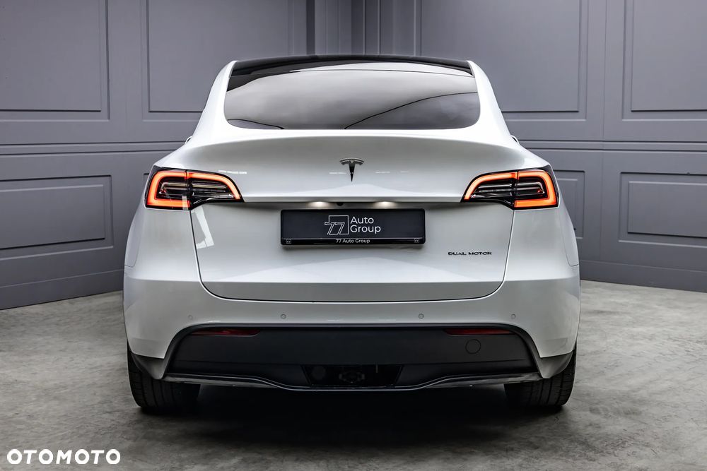 Tesla Model Y - 10
