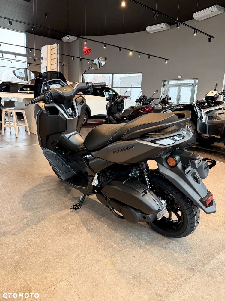 Yamaha NMAX - 4