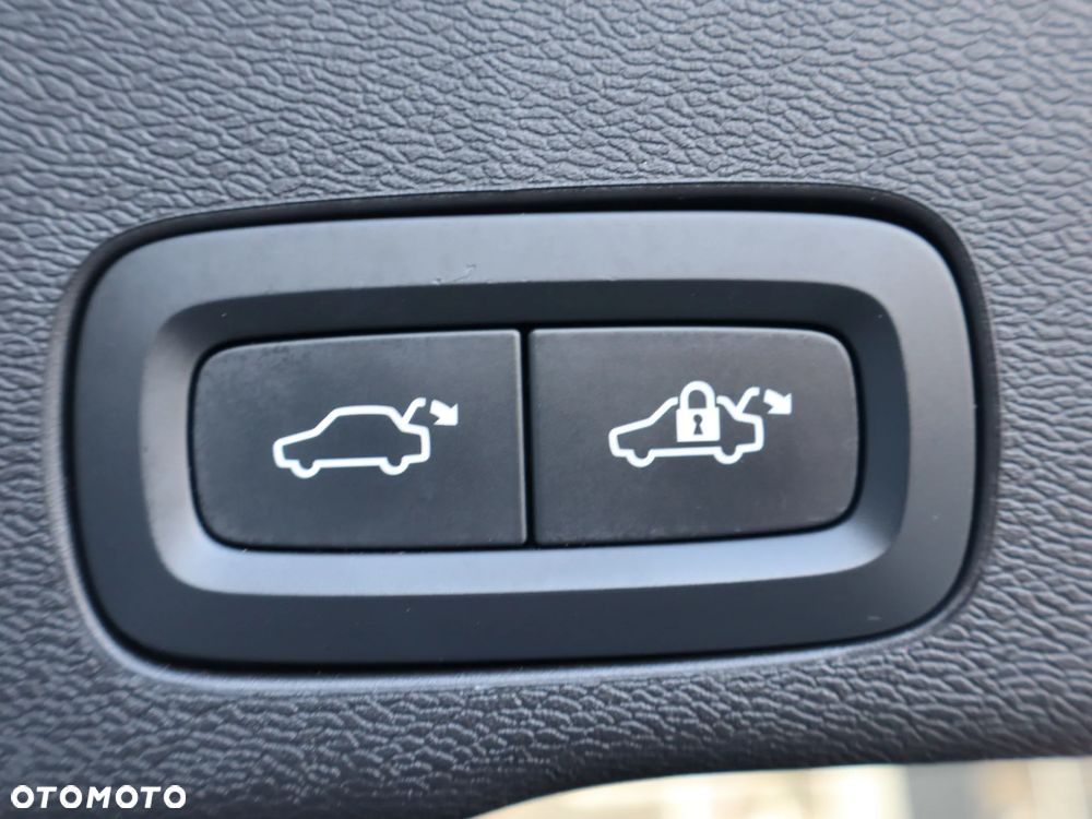 Volvo XC 60 B5 B AWD Ultra Dark - 19