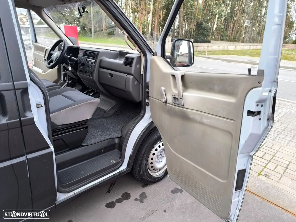 VW Transporter 2.4 D Kombi Sp. - 12
