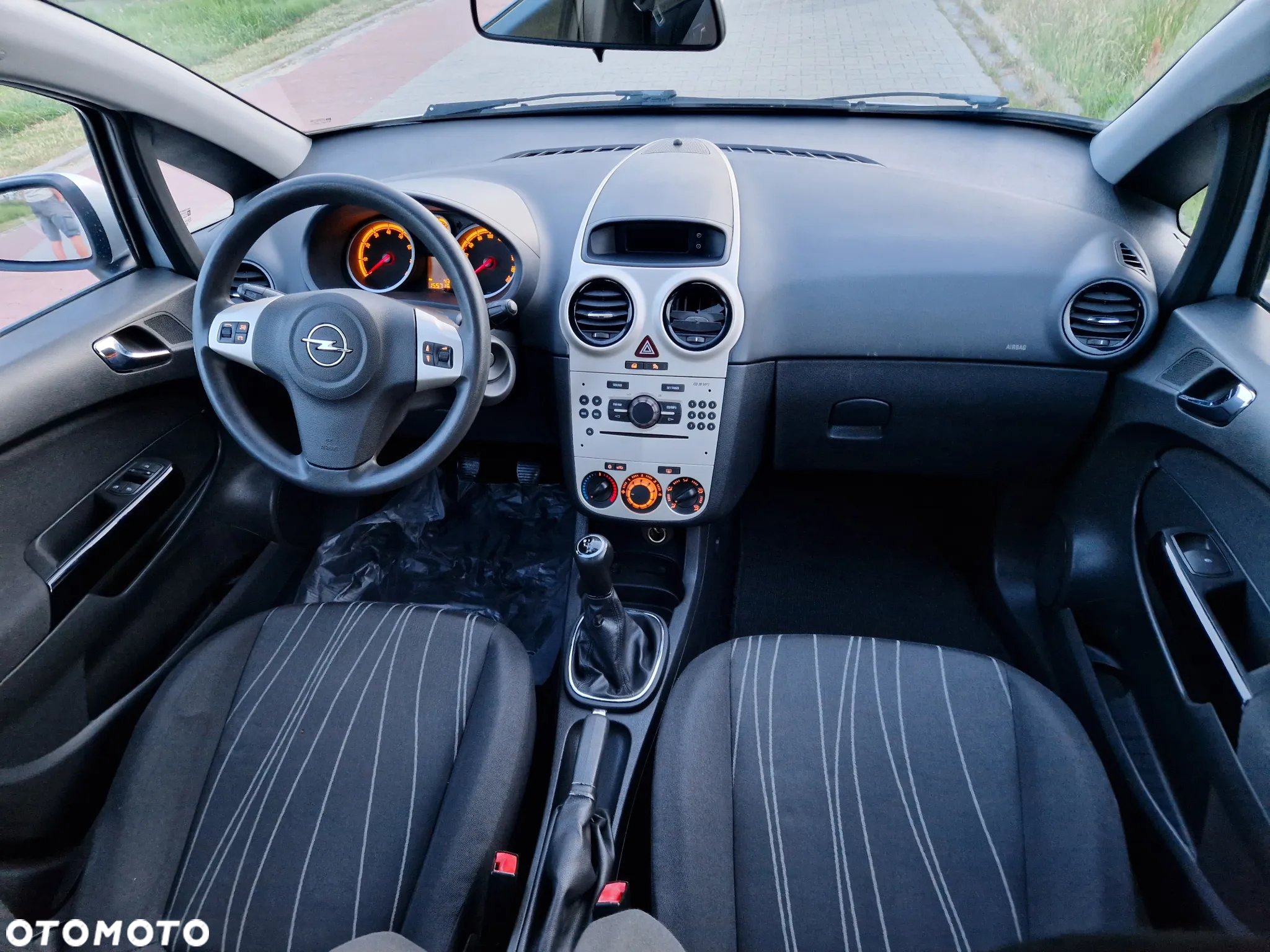 Opel Corsa 1.4 16V Edition - 8