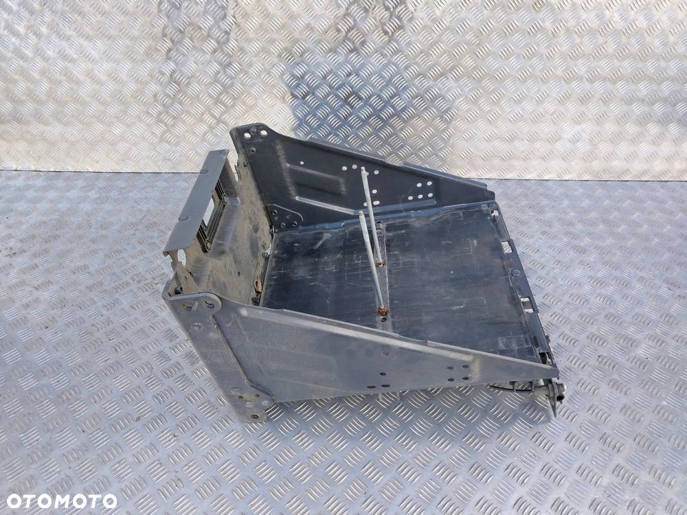 PODSTAWA AKUMULATORÓW SCANIA NTG - 3