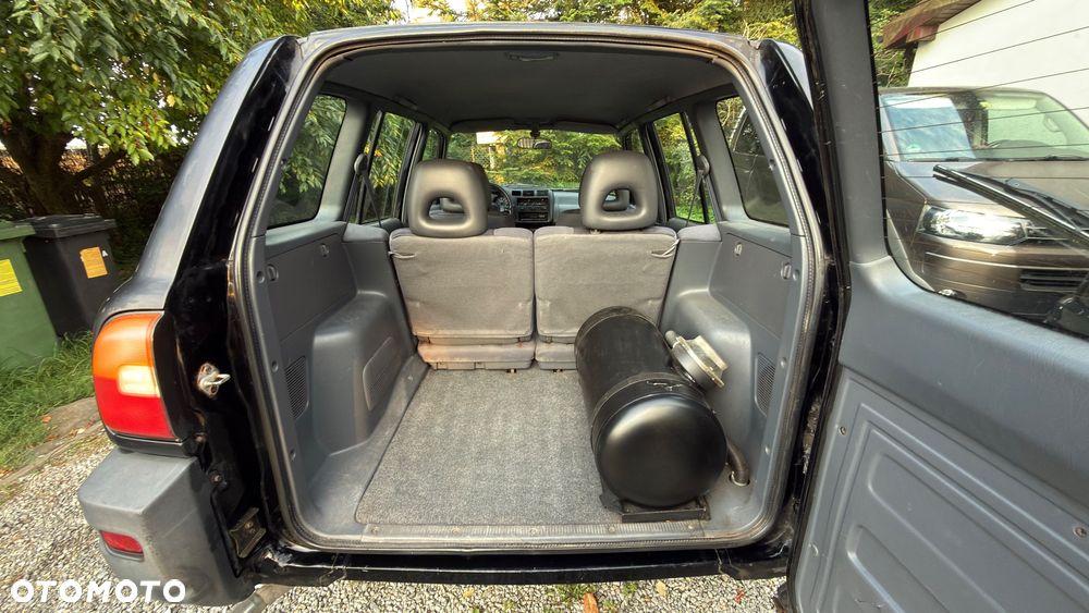 Toyota RAV4 2.0 - 17