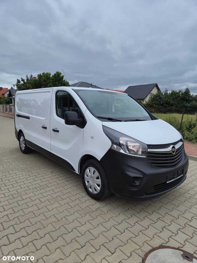 Opel Vivaro 2017r LONG 180tys km webasto super stan - 3