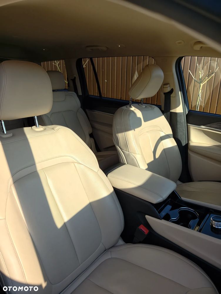 Jeep Grand Cherokee - 23