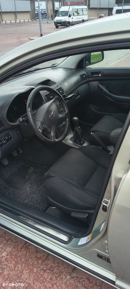 Toyota Avensis 1.8 VVT-i Sol - 10