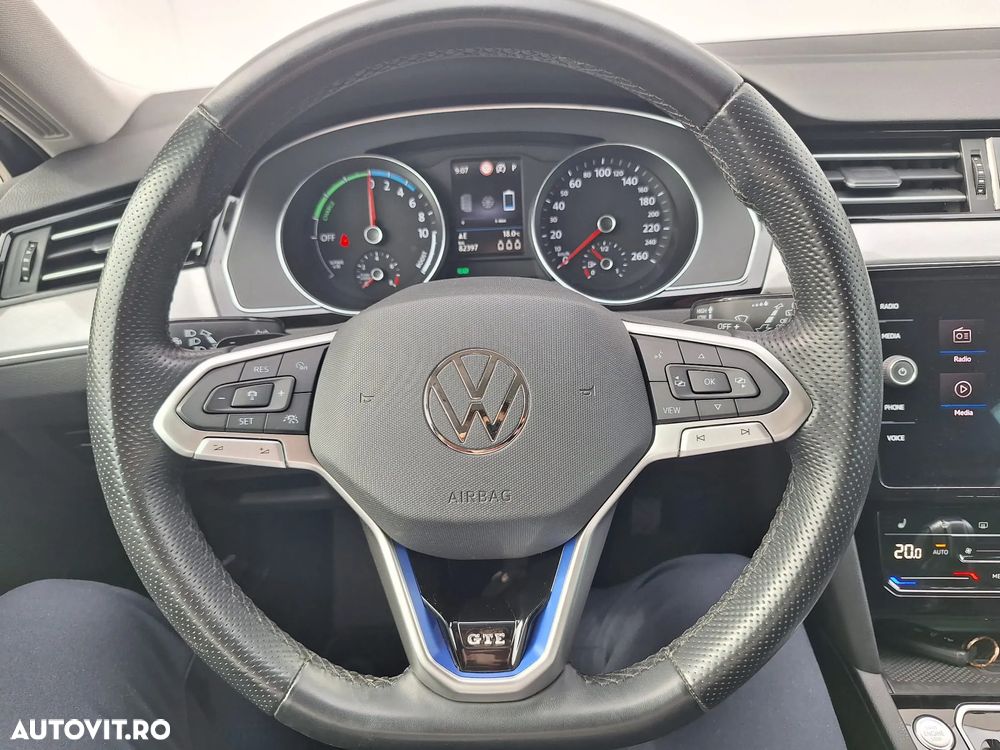 Volkswagen Passat - 8