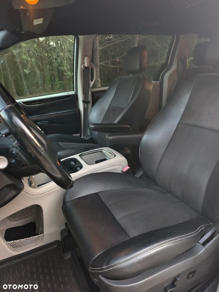 Dodge Grand Caravan - 9