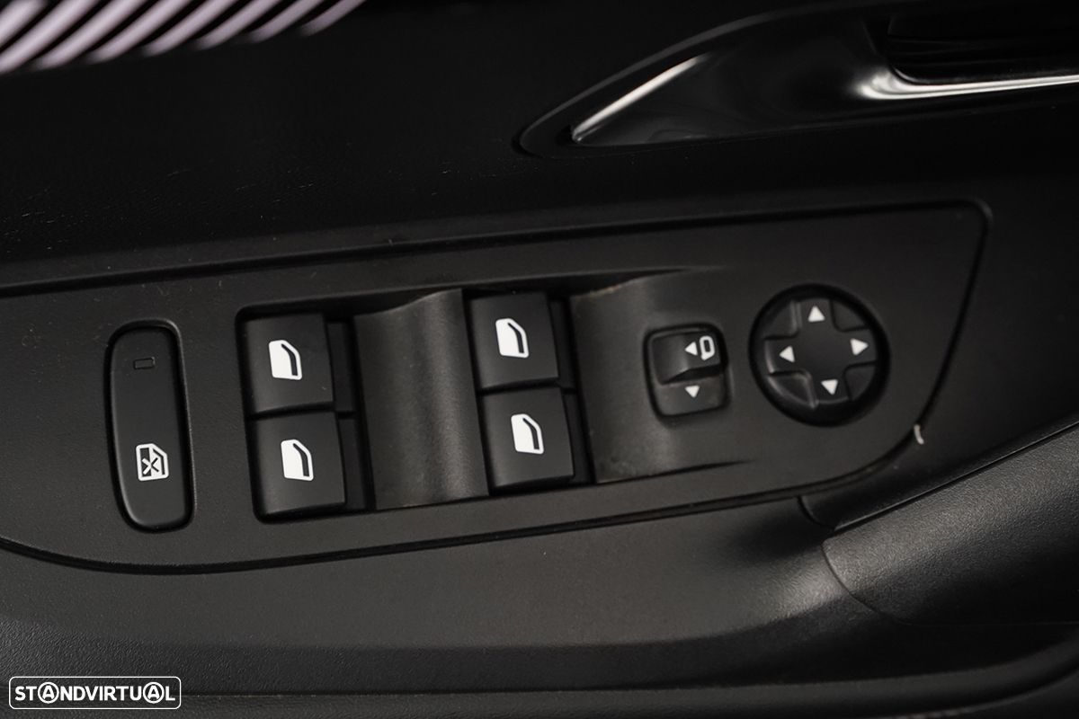Peugeot 2008 1.2 PureTech Allure - 22