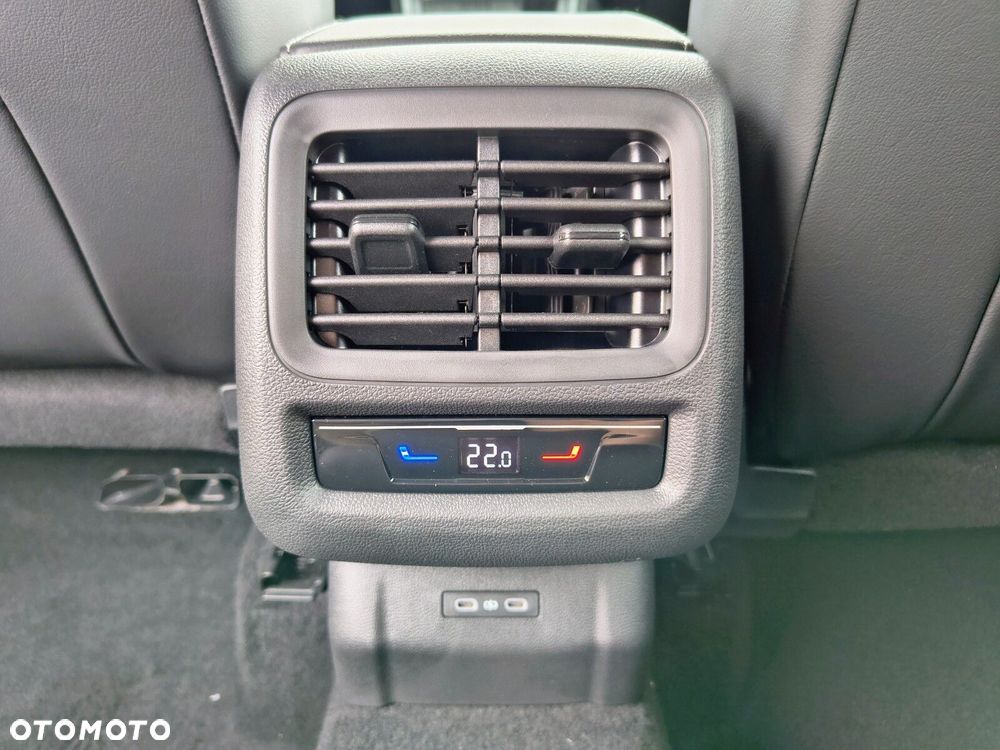 Volkswagen T-Roc 1.5 eTSI R-Line DSG - 30