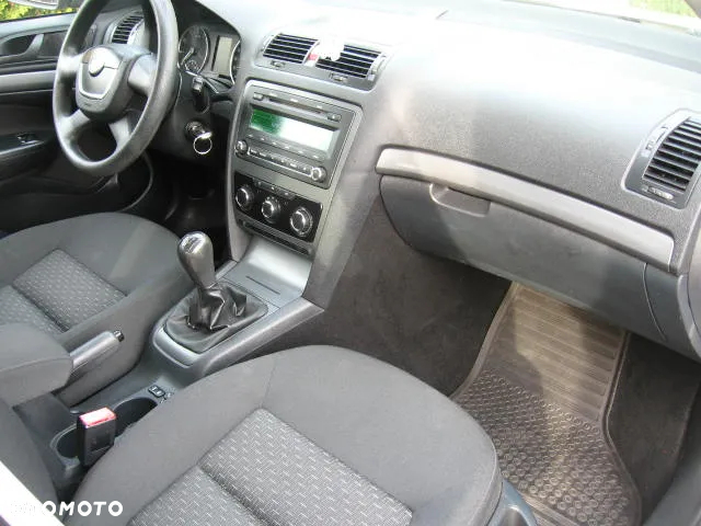 Skoda Octavia 1.6 Ambiente - 18