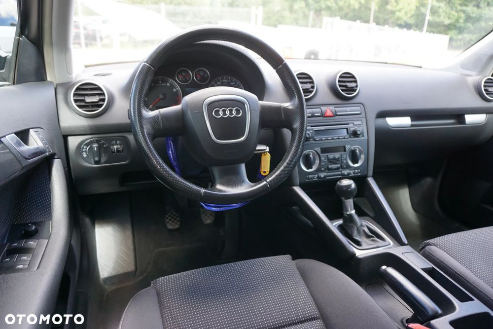 Audi A3 Sportback 1.6 FSI Ambiente - 10