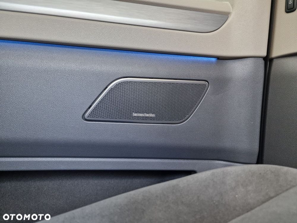 Volkswagen Multivan - 24