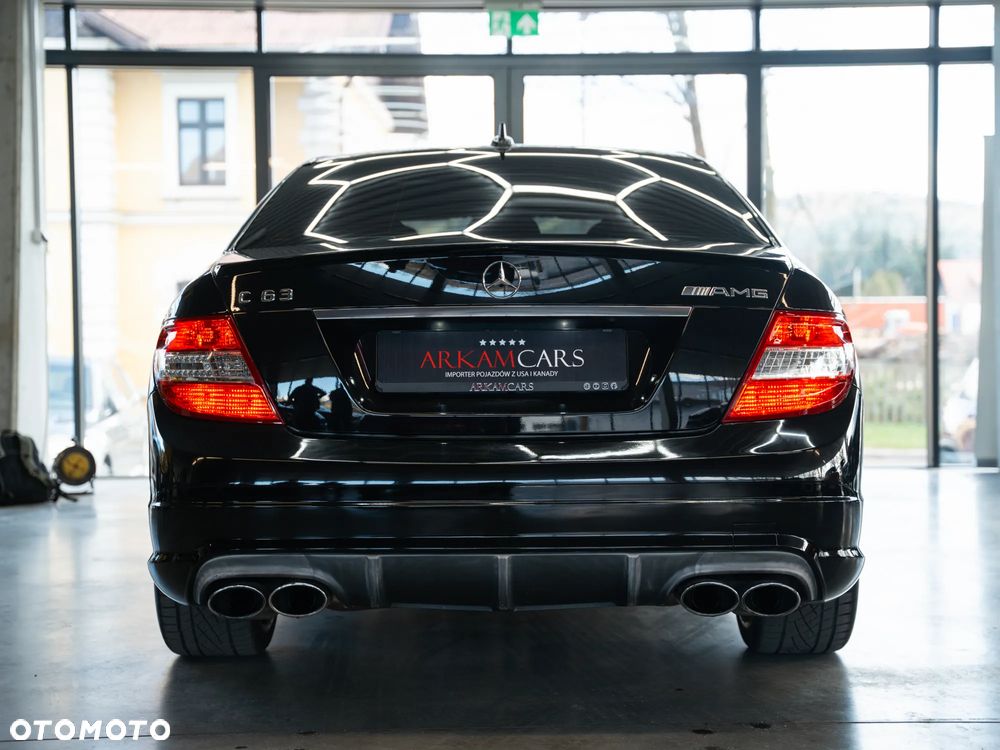 Mercedes-Benz Klasa C 63 AMG - 12