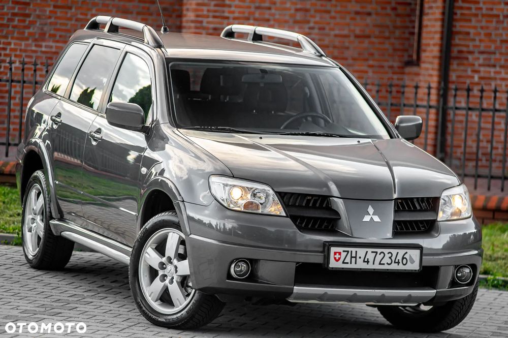 Mitsubishi Outlander - 1