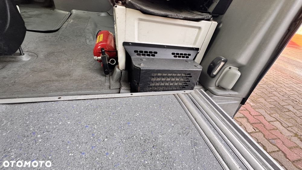 Volkswagen Crafter / 23 miejsca / Cena:69000 zł netto - 11