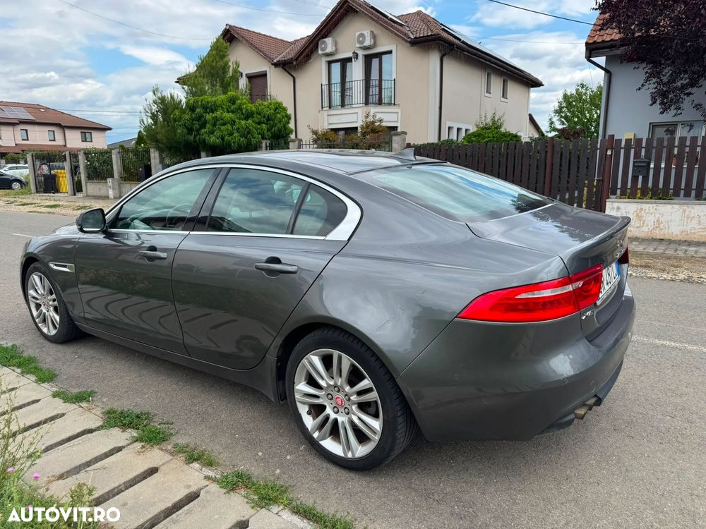 Jaguar XE - 3