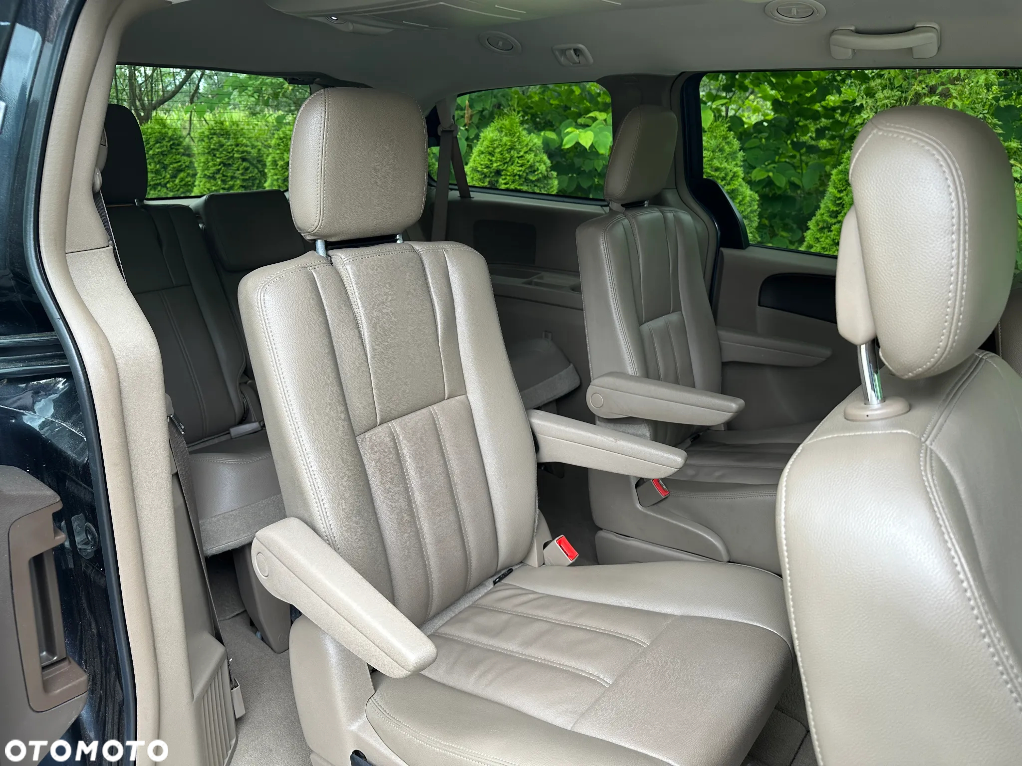 Chrysler Town & Country - 17