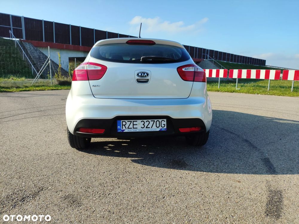 Kia Rio 1.4 L - 6