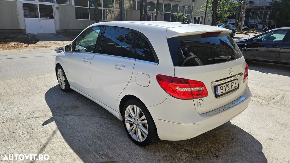 Mercedes-Benz B 180 2013 photo 5