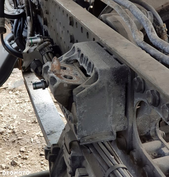 PODUSZKA SILNIKA SKRZYNI MERCEDES ACTROS MP4 - 2