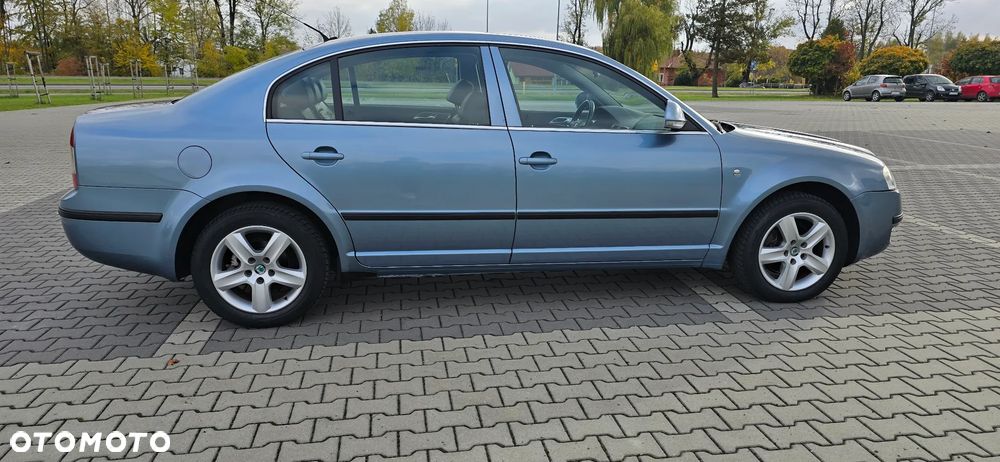 Skoda Superb 2007 photo 2