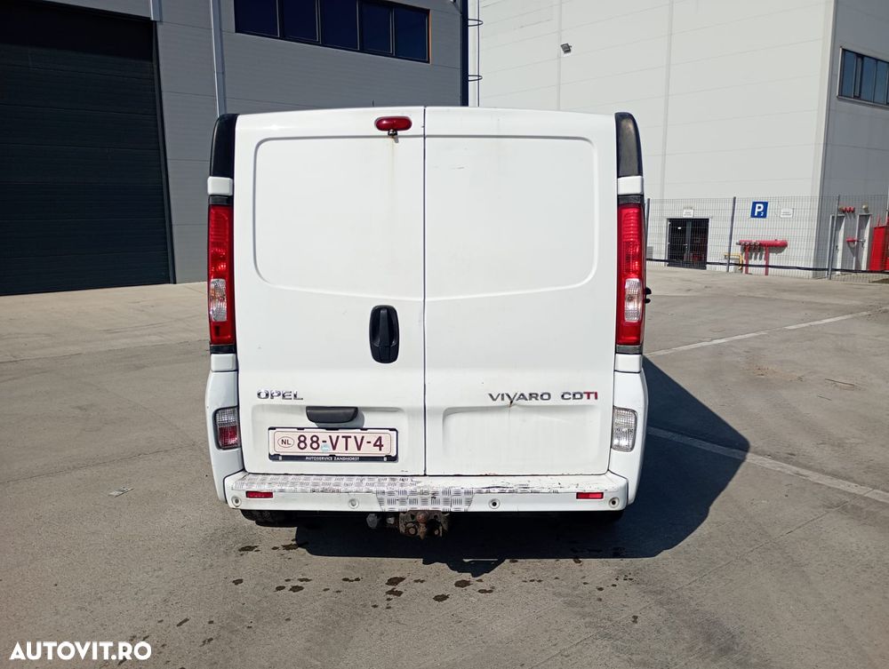 Opel Vivaro 2.5 CDTi - 10