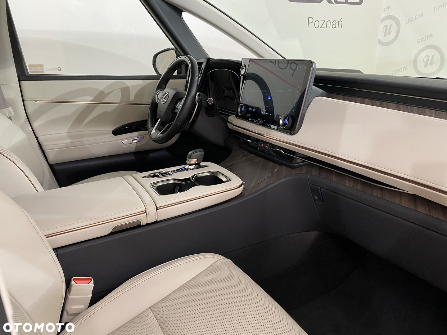 Lexus LM - 25