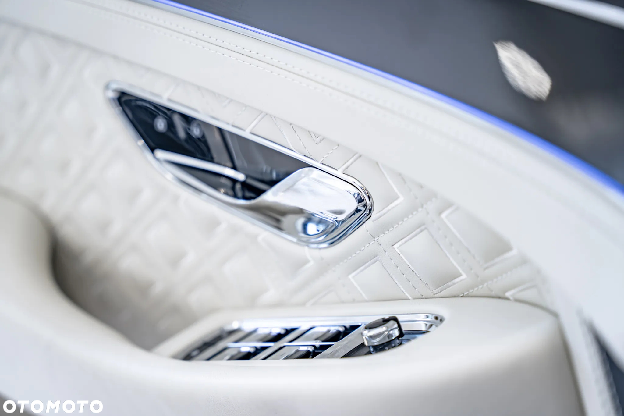 Bentley Continental GT New V8 - 31