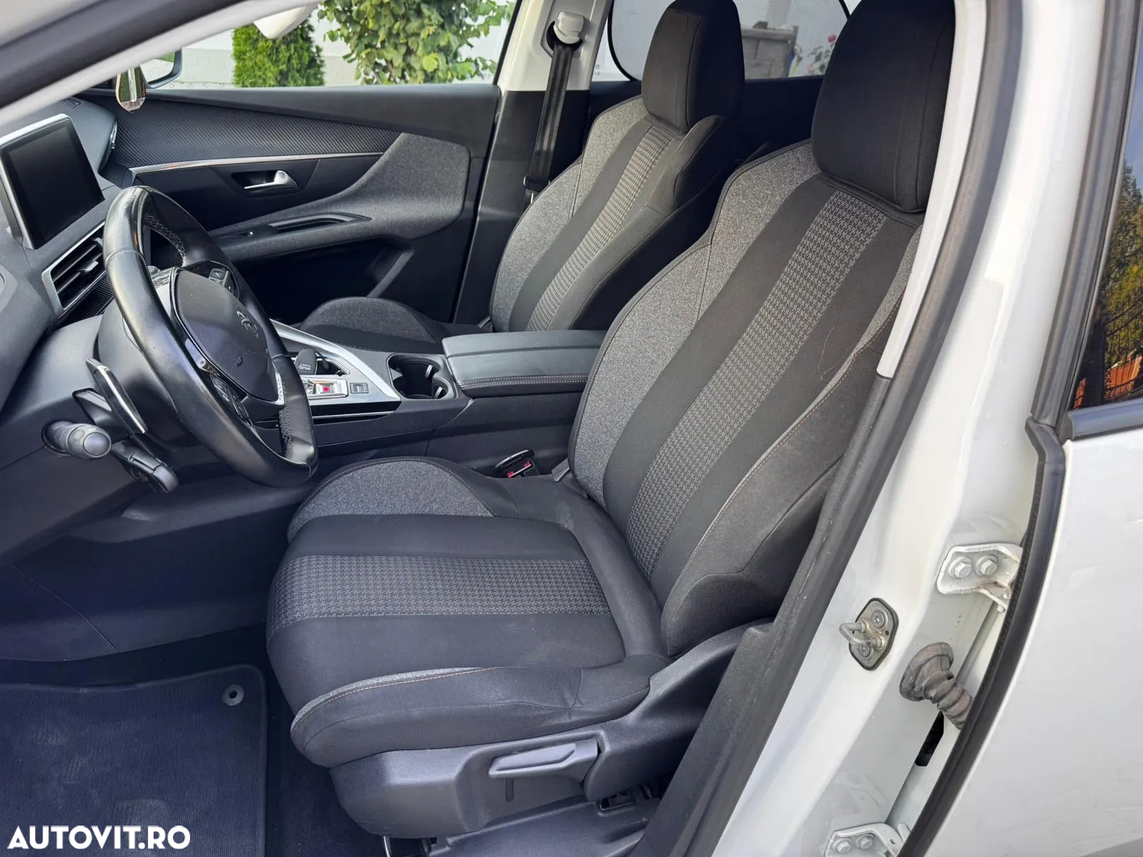 Peugeot 3008 1.2 PureTech Turbo S&S EAT8 Allure - 15