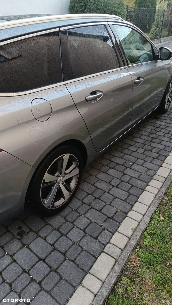 Peugeot 308 - 8