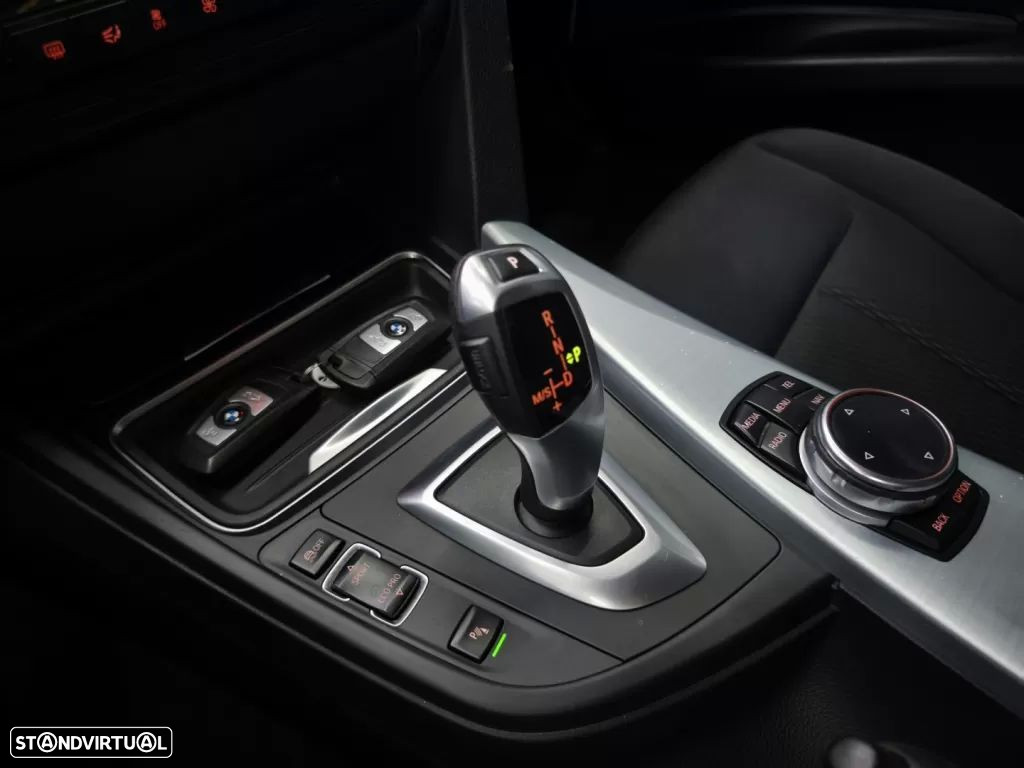 BMW 320 d Aut. Modern Line - 39