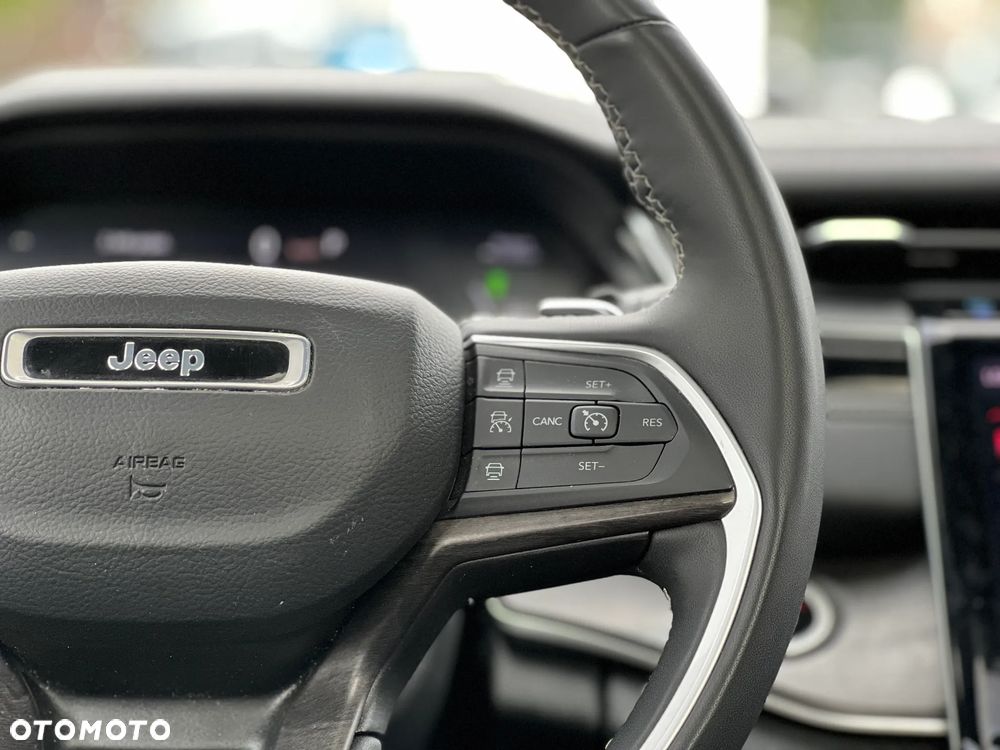 Jeep Grand Cherokee - 24