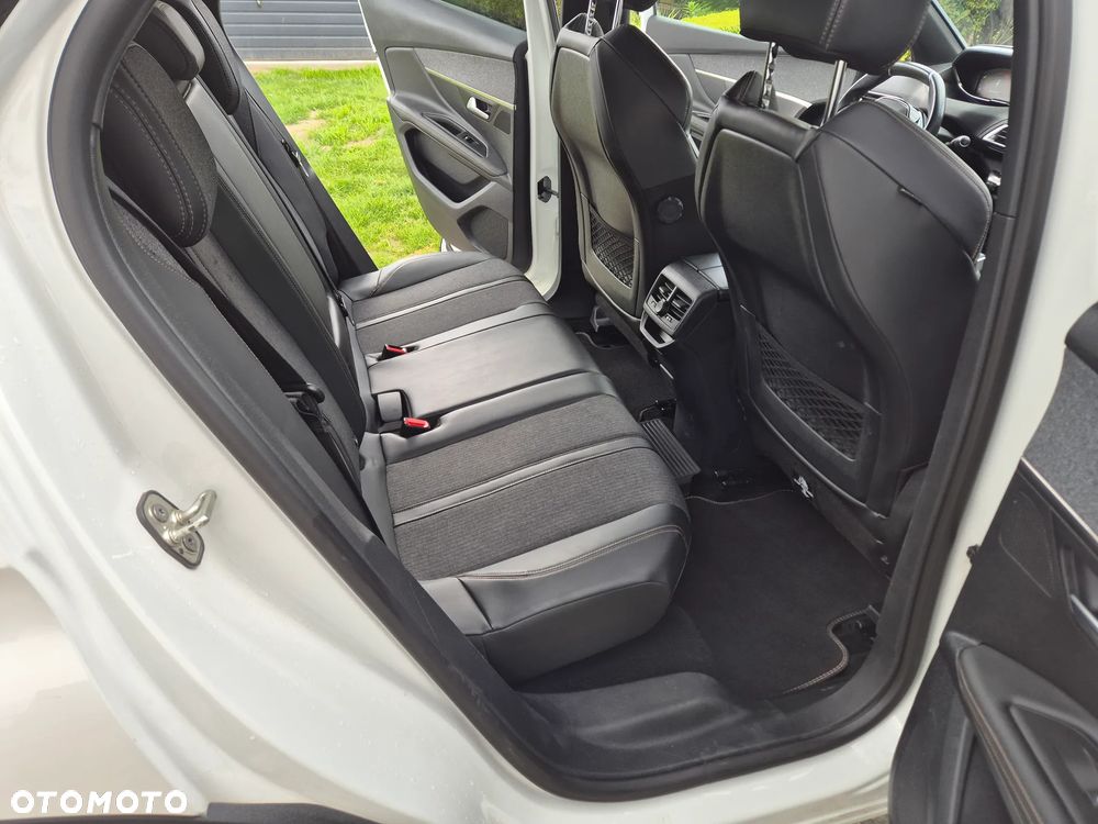 Peugeot 3008 1.6 BlueHDi Style S&S - 24