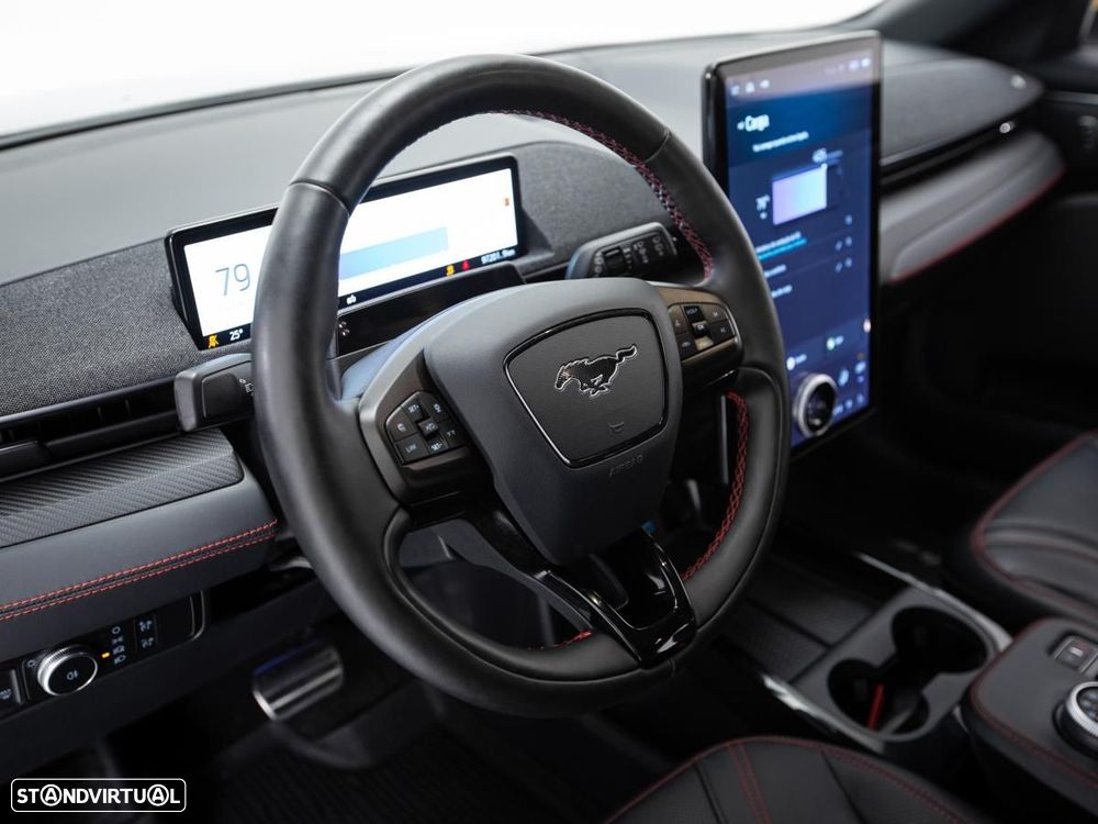 Ford Mustang Mach-E AWD - 25