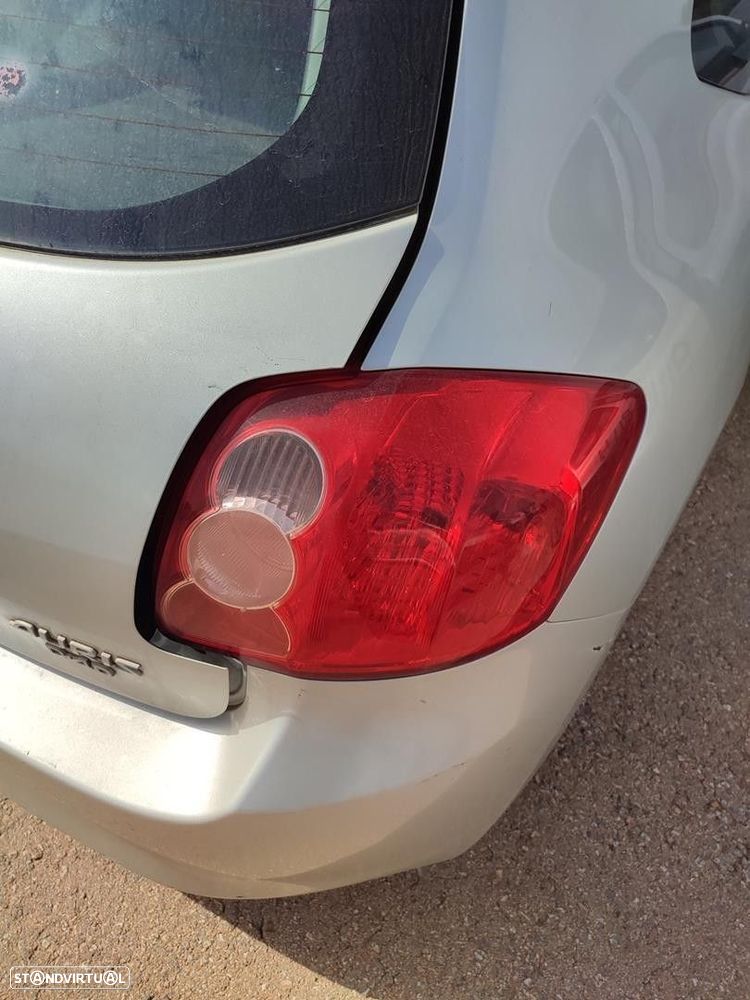 FAROLIM TRASEIRO DIREITO TOYOTA AURIS 2007 - 1