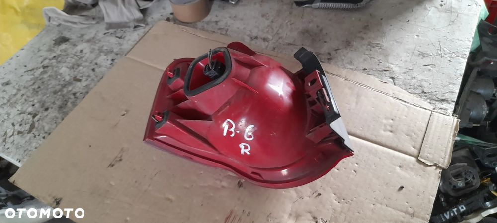 PASSAT B6  lampa tylna prawa kombi - 2