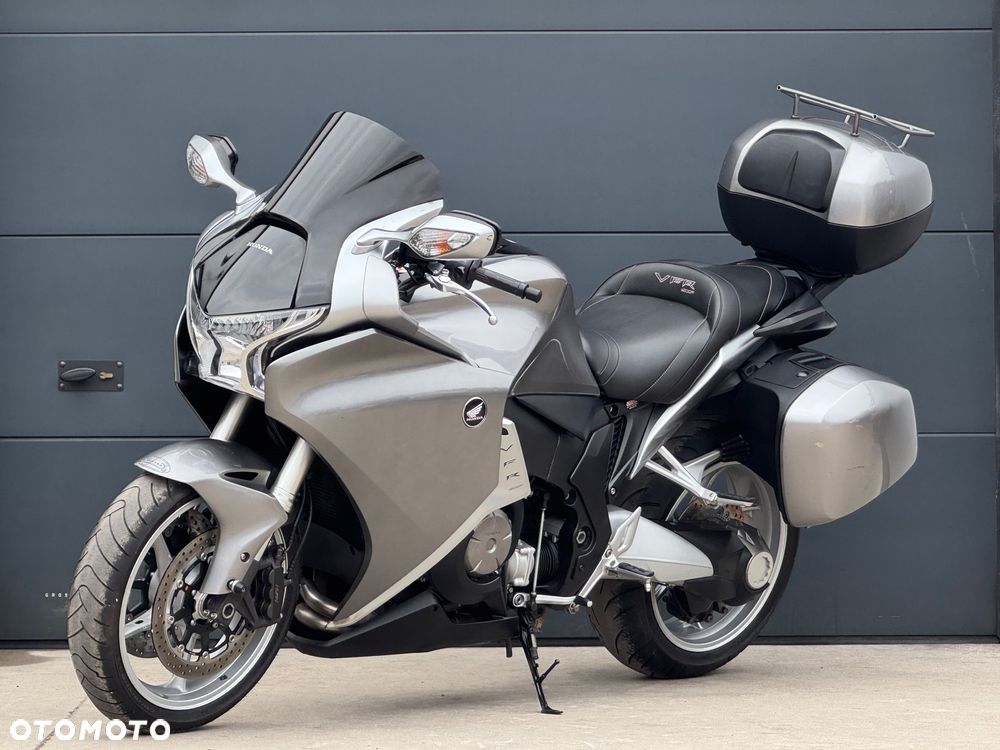Honda VFR - 19