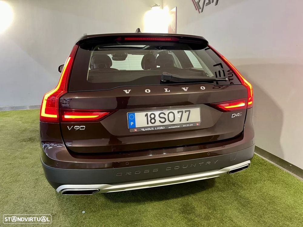 Volvo V90 Cross Country 2.0 D4 Plus AWD Geartronic - 11