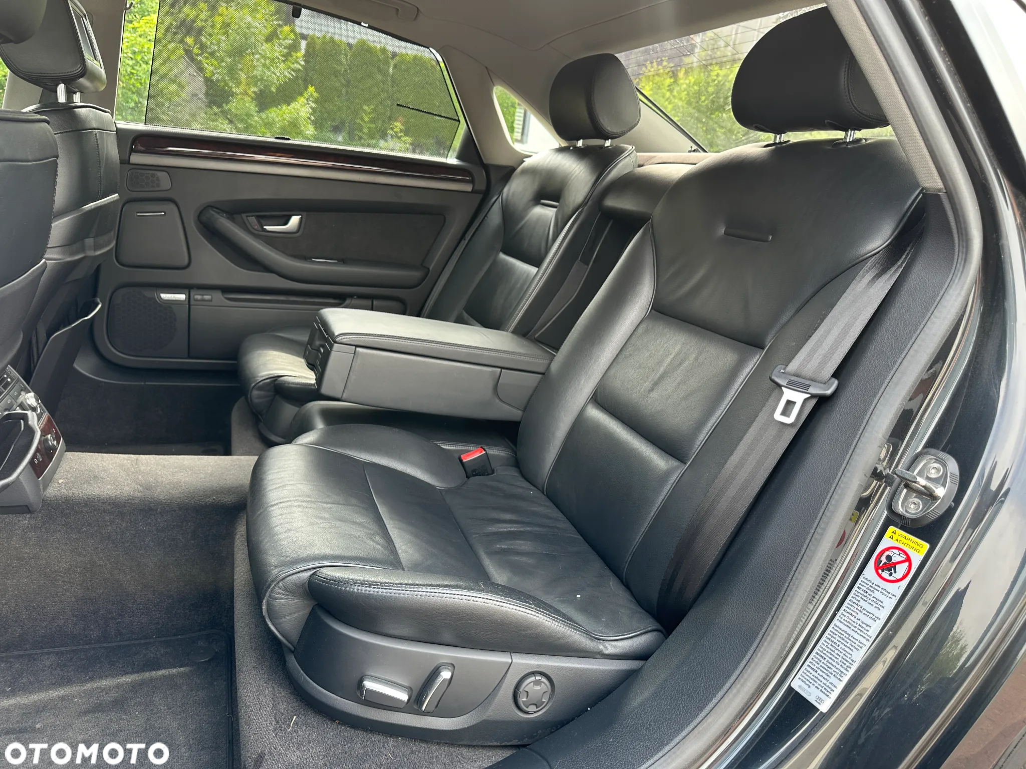 Audi A8 4.2 L Quattro - 9
