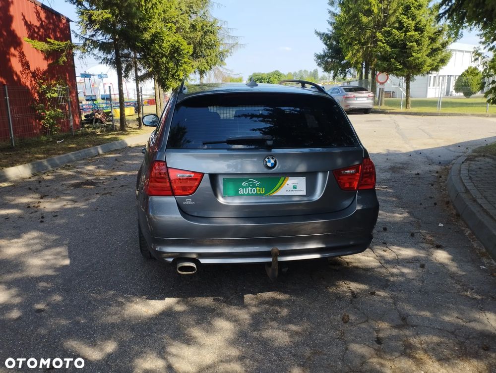 BMW Seria 3 318d DPF Edition Sport - 9