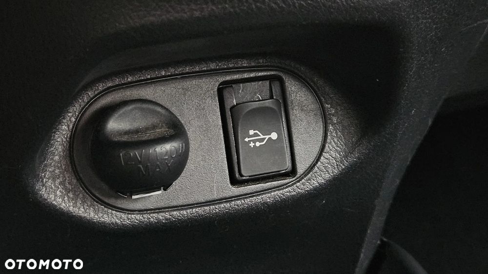 Toyota Yaris 1.0 Premium - 24