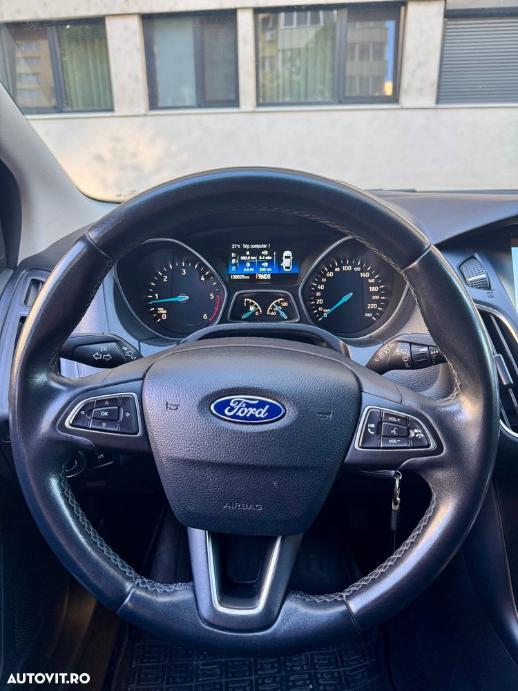 Ford Focus 1.5 TDCi Powershift Titanium - 11