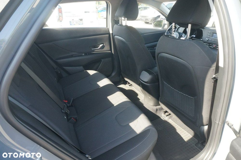 Hyundai Elantra - 30