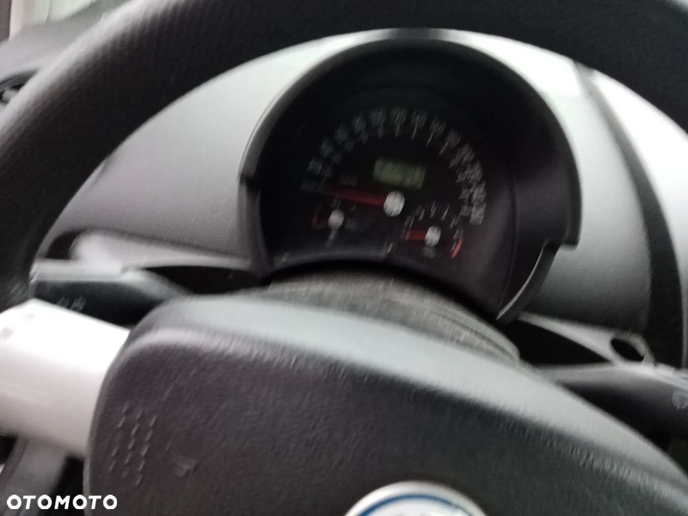 Volkswagen New Beetle - 3