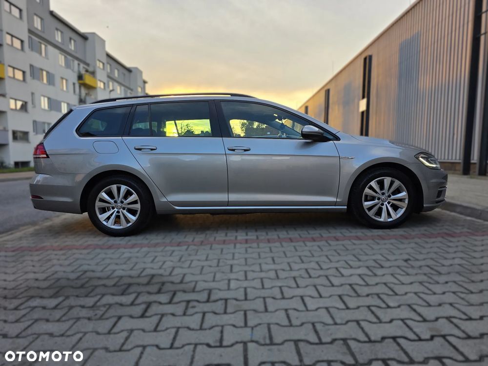 Volkswagen Golf - 6