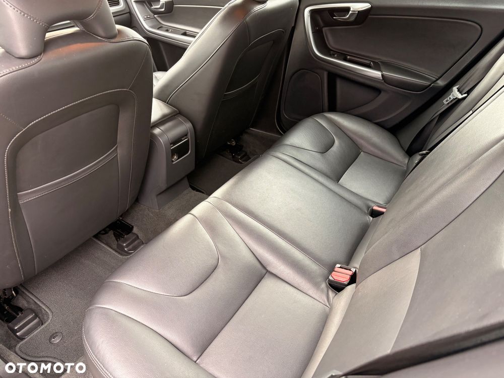 Volvo V60 D3 Momentum Core - 19
