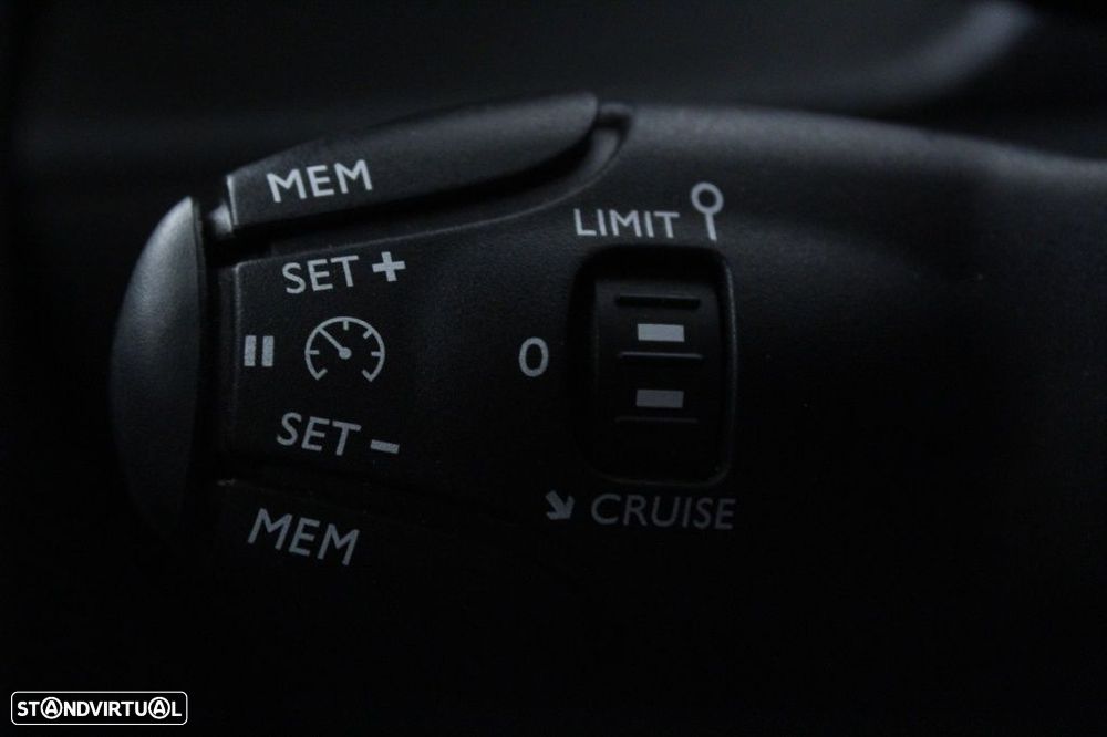 Peugeot 2008 1.2 PureTech Active - 26