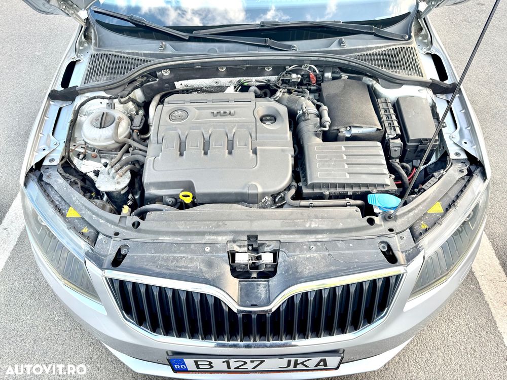 Skoda Octavia 2.0 TDI STYLE DSG - 37